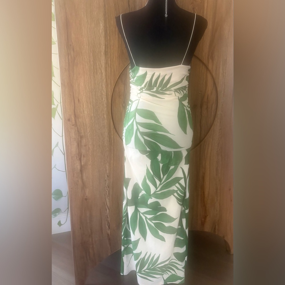 H&M Dress with Green Leaf Pattern - Picture 2 of 4